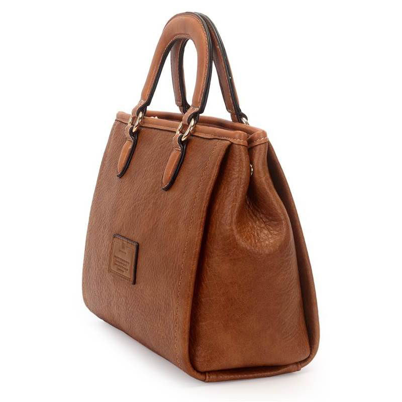 Vista lateral da bolsa tiracolo WJ feminina caramelo mostrando profundidade e acabamento